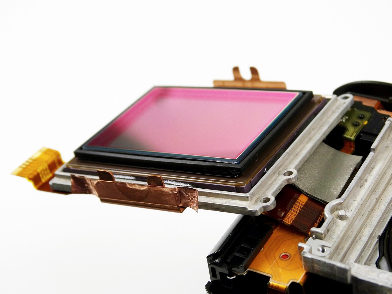 Sony Reportedly Ready to Mass-Produce a 180MP Medium Format Sensor